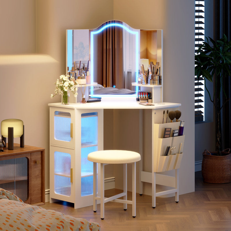 Coiffeuse de maquillage crème avec miroir DEL à trois panneaux et tabouret gris