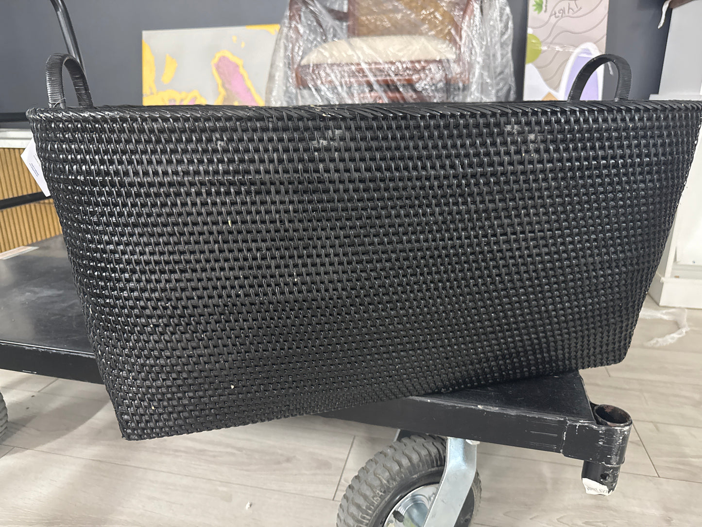 Panier en rotin noir Thelma
 H 14 po xl 31 po x P 25 po
