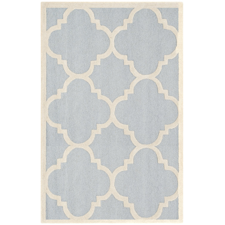 Tapis Cannen géométrique en laine tuftée à la main, bleu clair/ivoire, 90 x 150 cm