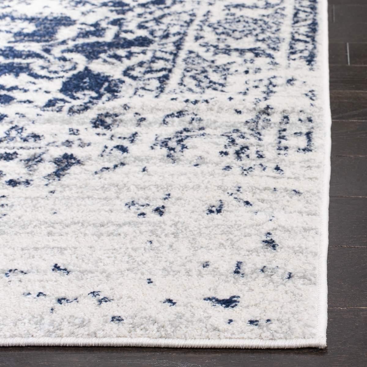 Safavieh Madison Cream - Navy Area Rug 6'7 x 9'2"