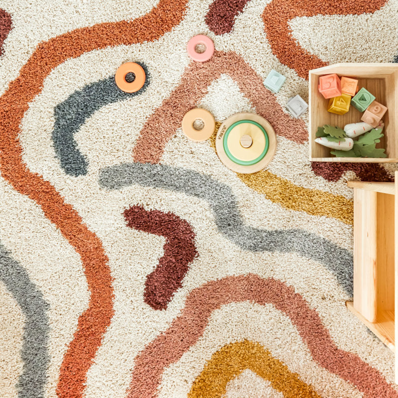 Tapis shaggy contemporain Edlow aux couleurs de l'arc-en-ciel, 160 cm x 213 cm