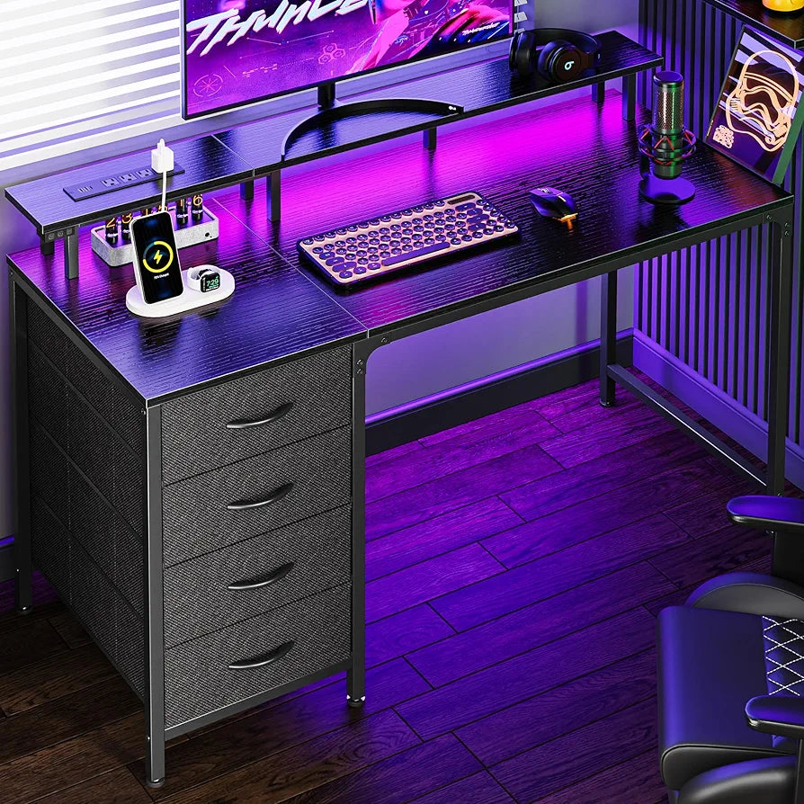 Bureau informatique Huuger 47 pouces avec prises de courant et lumières LED, bureau de gaming avec 4 tiroirs, bureau d'ordinateur avec support d'écran, pour étude, travail à domicile, petits espaces, noir